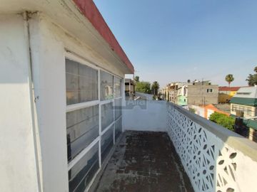 CASA EN VENTA EN ESQUINA COL. CONSTITUCION DE 1917