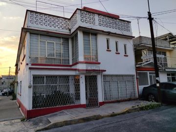 CASA EN VENTA EN ESQUINA COL. CONSTITUCION DE 1917