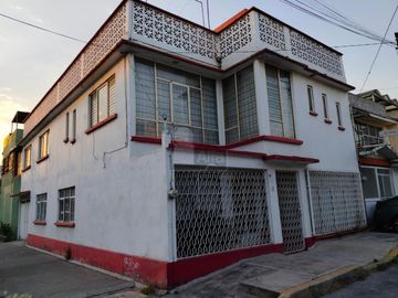 CASA EN VENTA EN ESQUINA COL. CONSTITUCION DE 1917