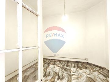 Casa con excelente ubicación/ Av. Santa Isabel