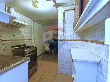 Casa con excelente ubicación/ Av. Santa Isabel