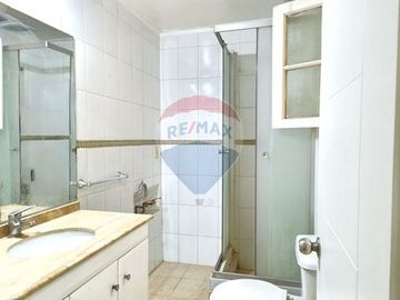 Casa con excelente ubicación/ Av. Santa Isabel