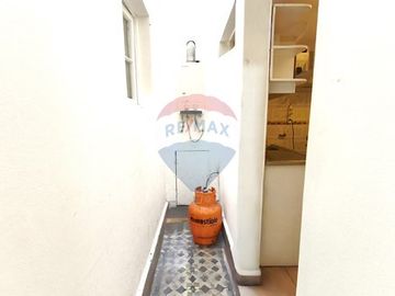 Casa con excelente ubicación/ Av. Santa Isabel
