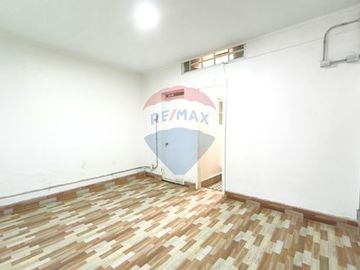 Casa con excelente ubicación/ Av. Santa Isabel