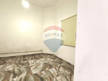 Casa con excelente ubicación/ Av. Santa Isabel