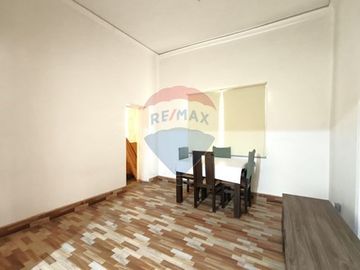 Casa con excelente ubicación/ Av. Santa Isabel