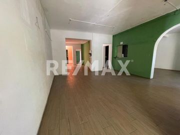 Casa Comercial en Venta - (3)