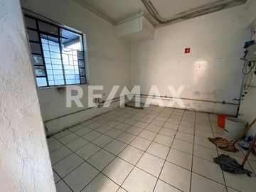Casa Comercial en Venta - (3)