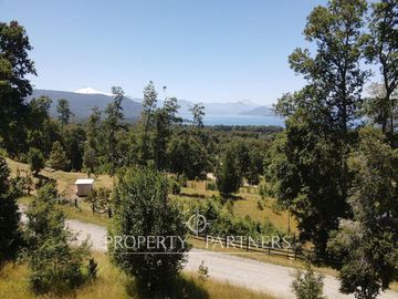 Terreno con increíble vista al Lago Calafquen y Volcanes