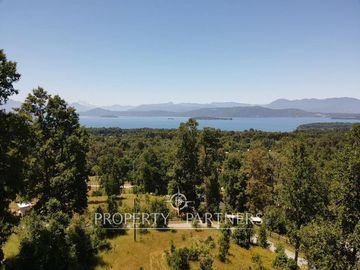 Terreno con increíble vista al Lago Calafquen y Volcanes