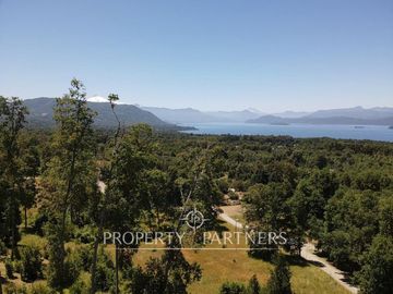 Terreno con increíble vista al Lago Calafquen y Volcanes