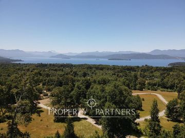 Terreno con increíble vista al Lago Calafquen y Volcanes