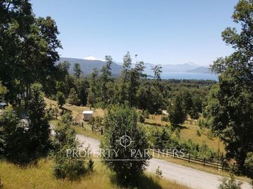 Terreno con increíble vista al Lago Calafquen y Volcanes