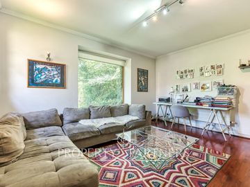 Hermosa casa chilena en venta, sector Huinganal La Dehesa, Lo Barnechea