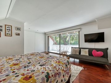 Hermosa casa chilena en venta, sector Huinganal La Dehesa, Lo Barnechea