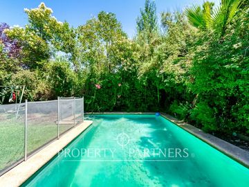 Hermosa casa chilena en venta, sector Huinganal La Dehesa, Lo Barnechea
