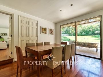 Hermosa casa chilena en venta, sector Huinganal La Dehesa, Lo Barnechea