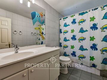 Hermosa casa chilena en venta, sector Huinganal La Dehesa, Lo Barnechea