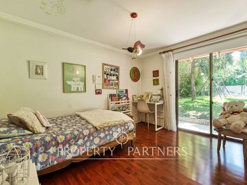 Hermosa casa chilena en venta, sector Huinganal La Dehesa, Lo Barnechea