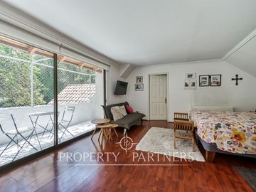 Hermosa casa chilena en venta, sector Huinganal La Dehesa, Lo Barnechea