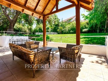 Hermosa casa chilena en venta, sector Huinganal La Dehesa, Lo Barnechea