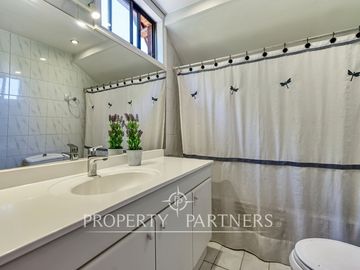 Hermosa casa chilena en venta, sector Huinganal La Dehesa, Lo Barnechea