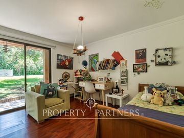 Hermosa casa chilena en venta, sector Huinganal La Dehesa, Lo Barnechea