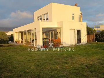Amplia y Cómoda Casa Mediterránea en Sector Exclusivo de Serena Golf