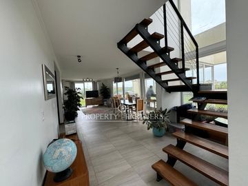 Amplia y Cómoda Casa Mediterránea en Sector Exclusivo de Serena Golf