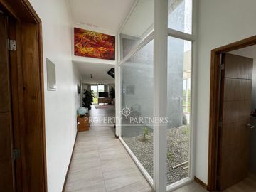 Amplia y Cómoda Casa Mediterránea en Sector Exclusivo de Serena Golf