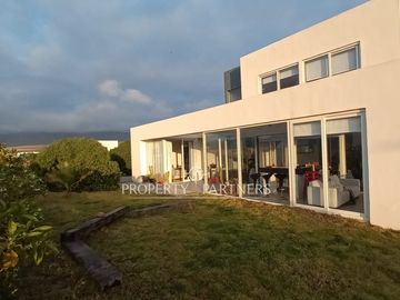Amplia y Cómoda Casa Mediterránea en Sector Exclusivo de Serena Golf