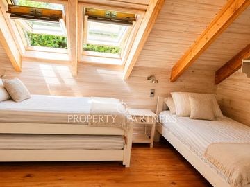 Casa orilla de Lago Panguipulli con playa exclusiva y vista al Volcán Villarrica