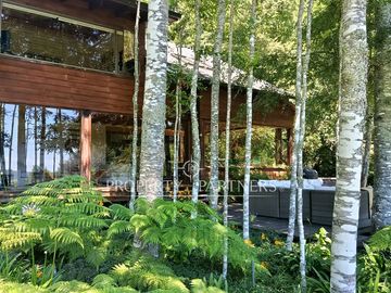 Casa orilla de Lago Panguipulli con playa exclusiva y vista al Volcán Villarrica