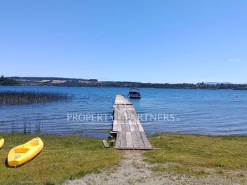 Casa orilla de Lago Panguipulli con playa exclusiva y vista al Volcán Villarrica