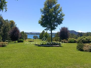 Casa orilla de Lago Panguipulli con playa exclusiva y vista al Volcán Villarrica