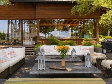 Casa orilla de Lago Panguipulli con playa exclusiva y vista al Volcán Villarrica