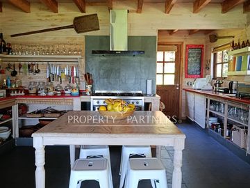 Casa orilla de Lago Panguipulli con playa exclusiva y vista al Volcán Villarrica