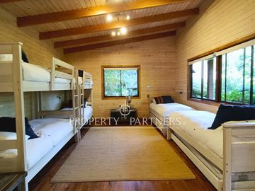 Casa orilla de Lago Panguipulli con playa exclusiva y vista al Volcán Villarrica