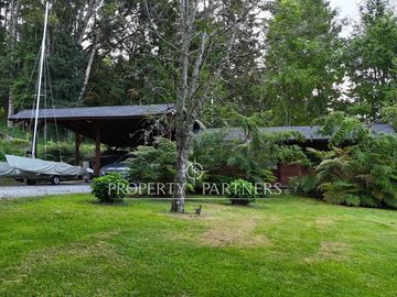 Casa orilla de Lago Panguipulli con playa exclusiva y vista al Volcán Villarrica