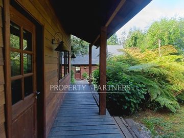 Casa orilla de Lago Panguipulli con playa exclusiva y vista al Volcán Villarrica