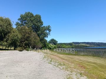 Casa orilla de Lago Panguipulli con playa exclusiva y vista al Volcán Villarrica