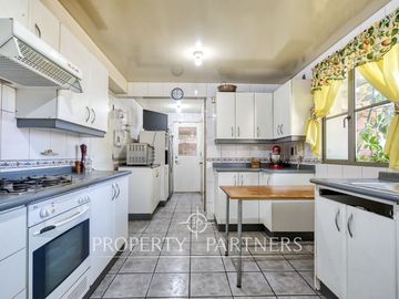 Venta de Gran Casa en Condominio, en el Corazón de Peñalolén
