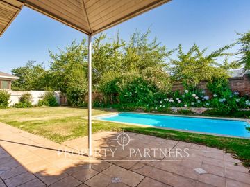 Venta de Gran Casa en Condominio, en el Corazón de Peñalolén