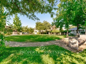 Venta de Gran Casa en Condominio, en el Corazón de Peñalolén