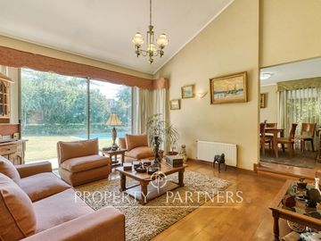 Venta de Gran Casa en Condominio, en el Corazón de Peñalolén