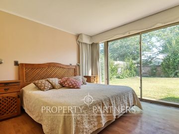 Venta de Gran Casa en Condominio, en el Corazón de Peñalolén