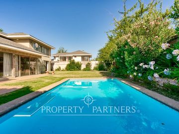 Venta de Gran Casa en Condominio, en el Corazón de Peñalolén