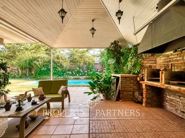 Venta de Gran Casa en Condominio, en el Corazón de Peñalolén