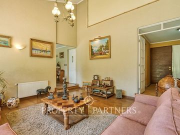 Venta de Gran Casa en Condominio, en el Corazón de Peñalolén