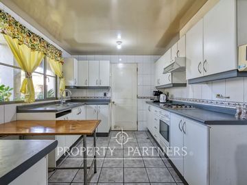 Venta de Gran Casa en Condominio, en el Corazón de Peñalolén